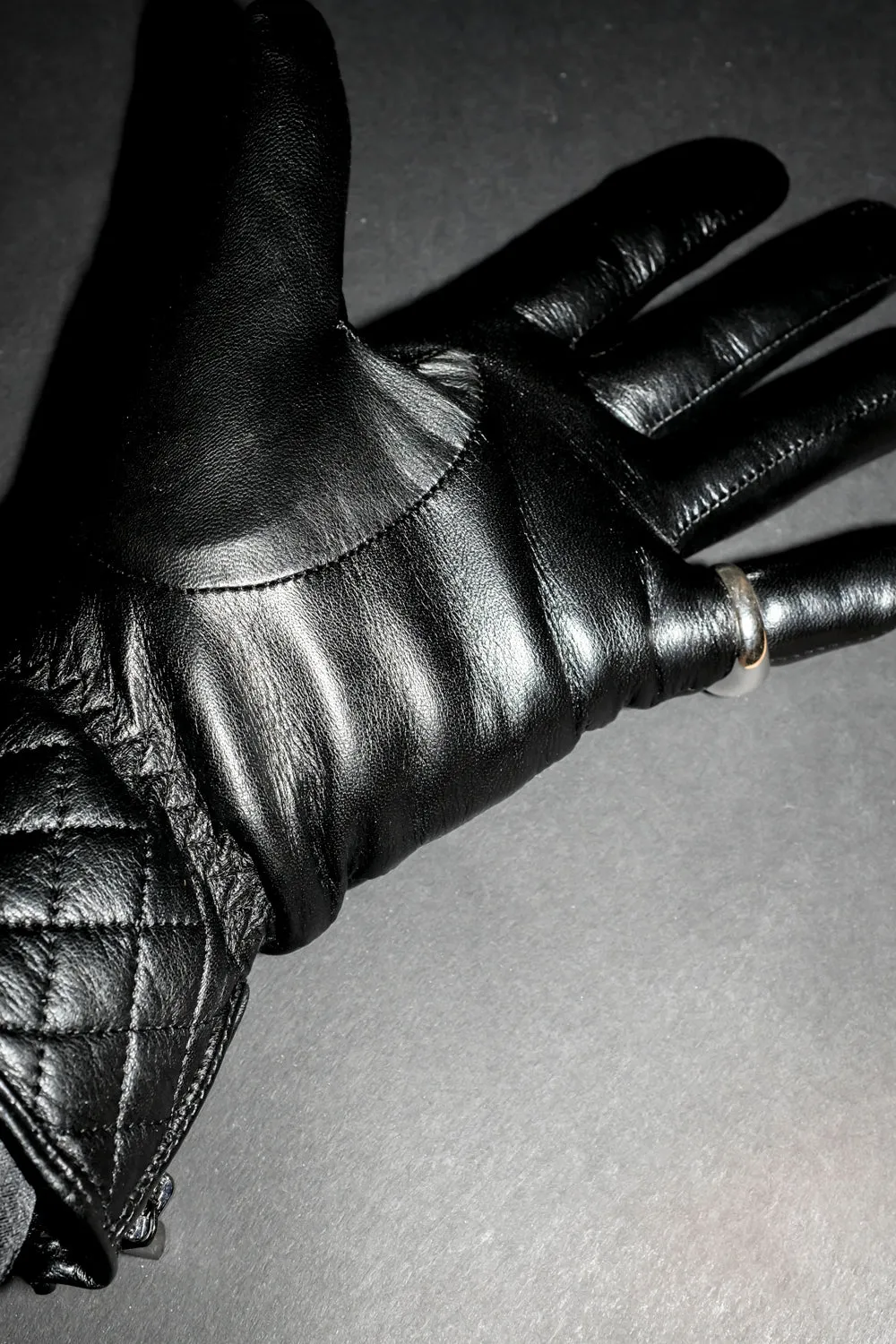 0019_WARM BLACK LEATHER GLOVES